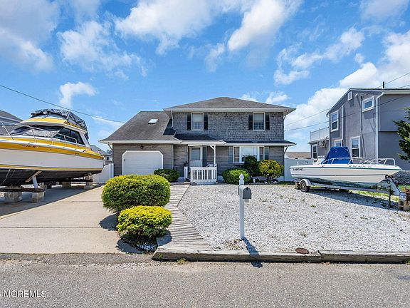 2nd image of 212 Cypress Drive
