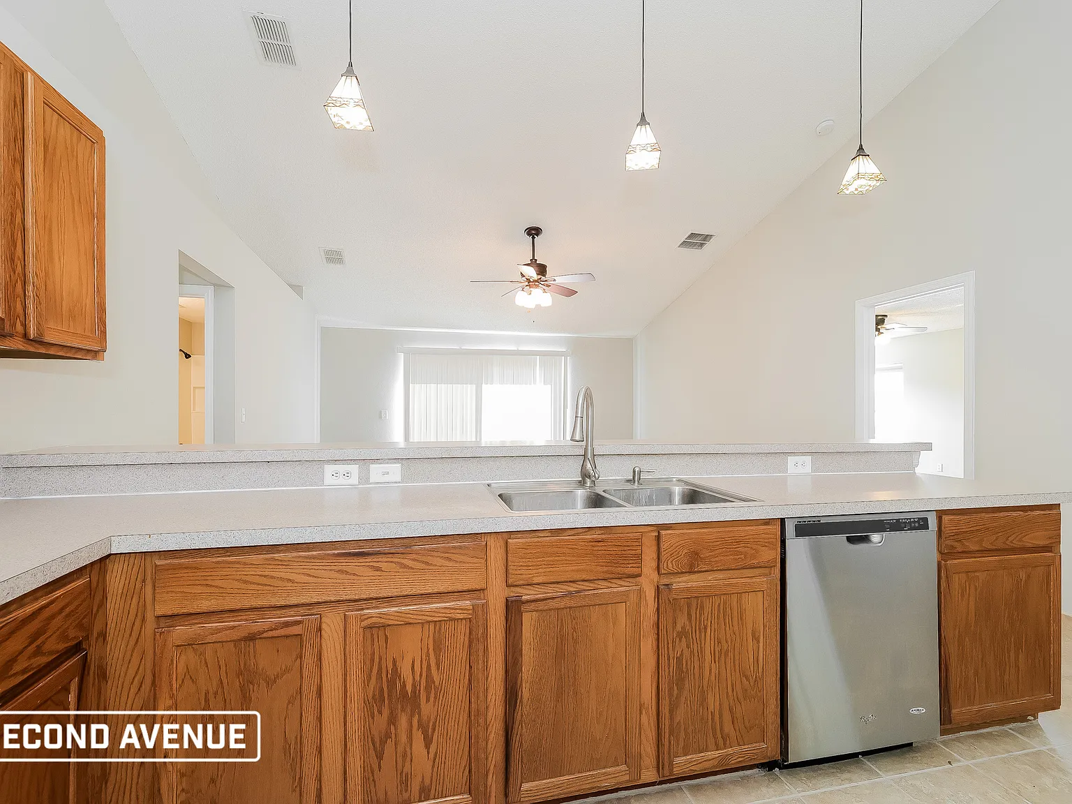3 bed, 2.0 bath, 1799 sqft, $1,675 — Photo 4