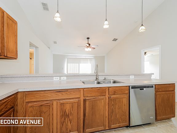 4th image of 704 Cockatoo Ct