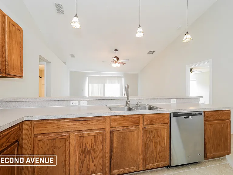 704 Cockatoo Ct — Photo 4