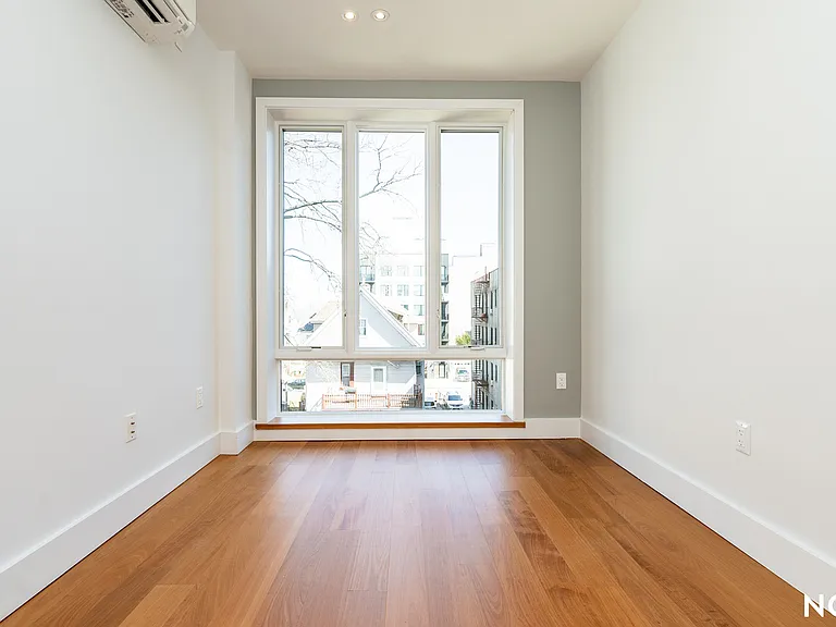 675 E 32nd St #26 — Photo 24