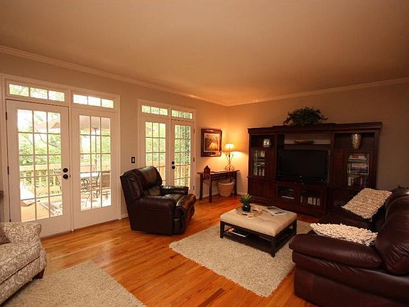 3rd image of 2558 Oakwood Trce SE