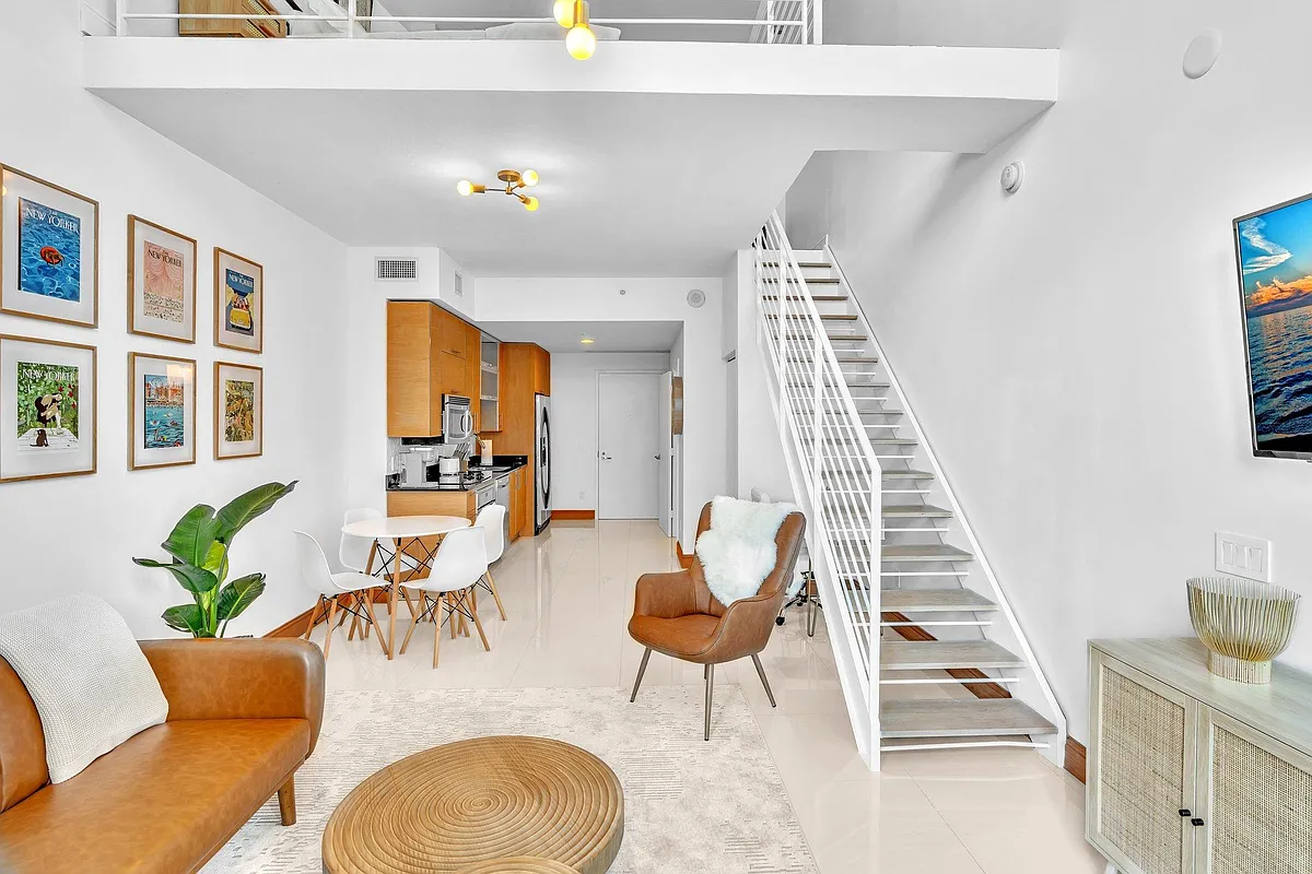Building Photo - 60 SW 13th St #1810