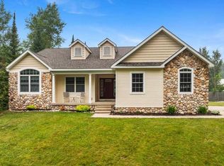 18701 Clipperview Rd, Charlevoix, MI 49720