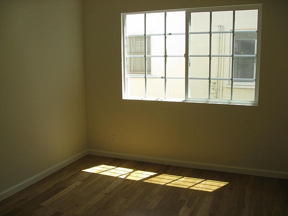 4th image of 747 1/2 N Gramercy Pl