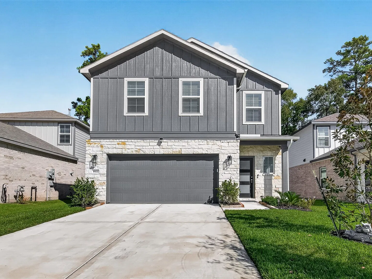 5 bed, 3.5 bath, 2337 sqft, $2,400 — Photo 1