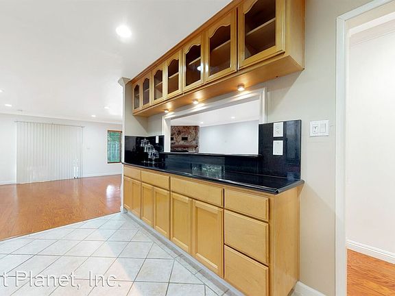 4th image of 2747 Goodwin Ave