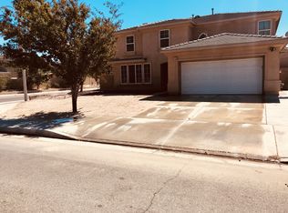 2732 E Newgrove St, Lancaster, CA 93535