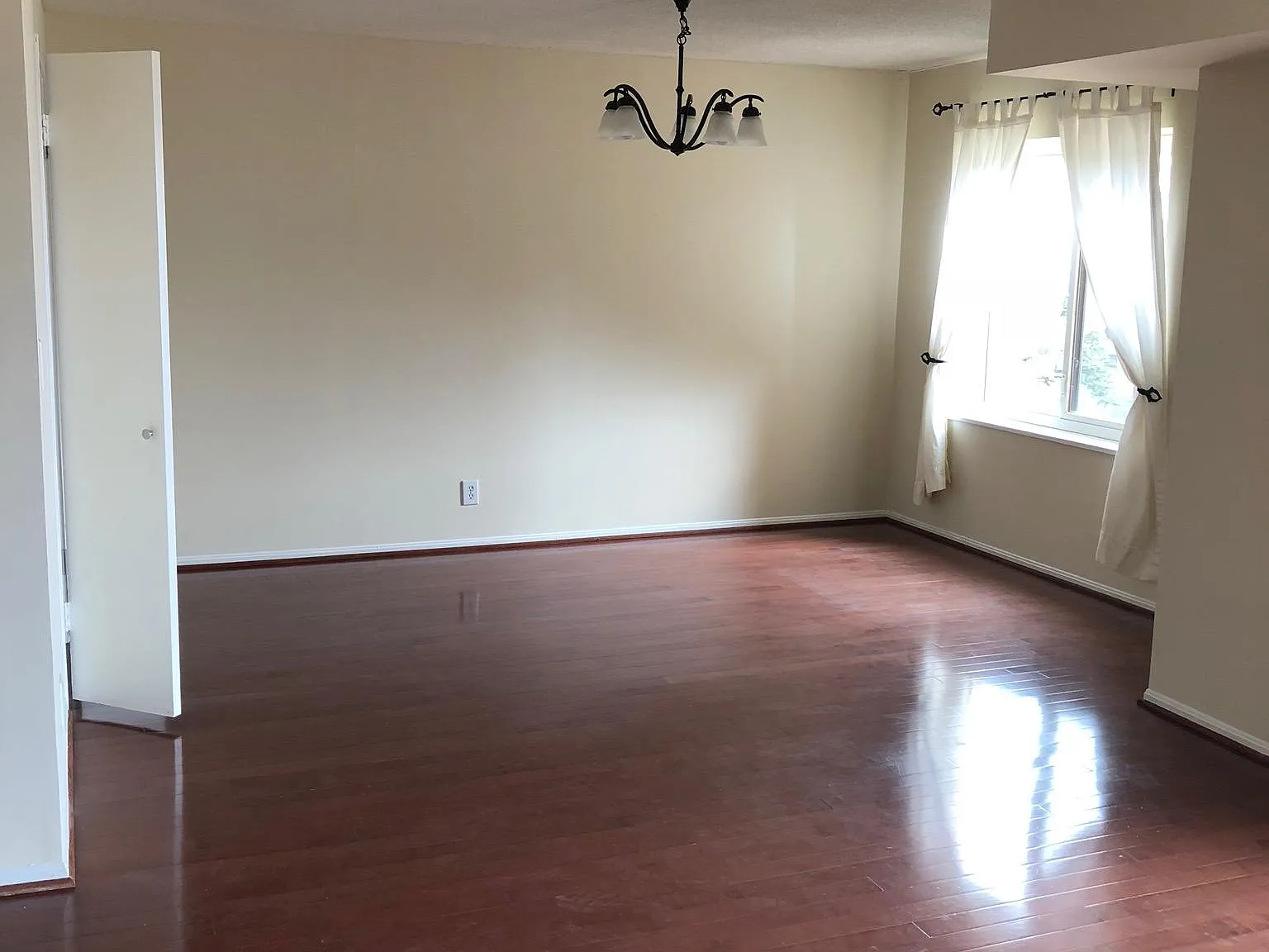 1 bed, 992 sqft, $2,100 — Photo 4
