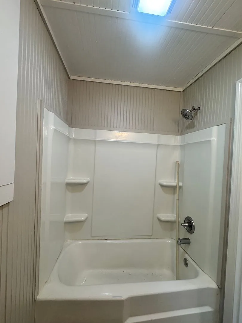 Available Now! 307 Crawford Lane in Thompson — Photo 2