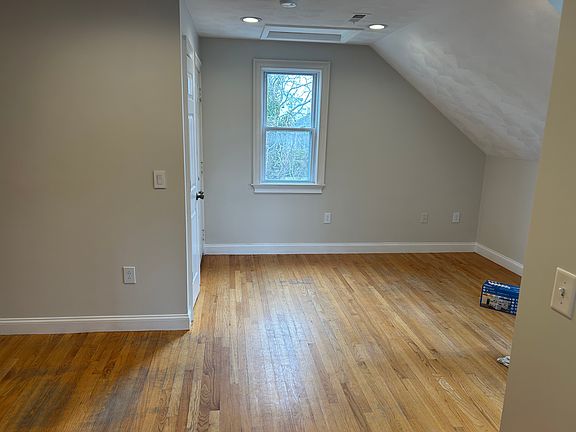 5th image of 51 Byron St Floor 2