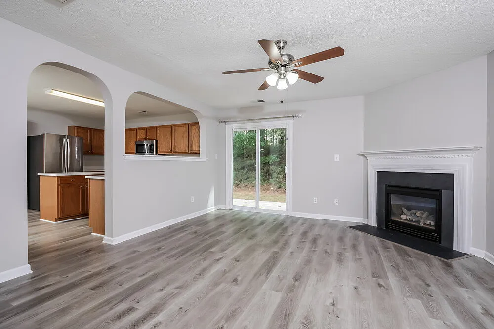 3 bed, 2.5 bath, 1674 sqft, $1,765 — Photo 4