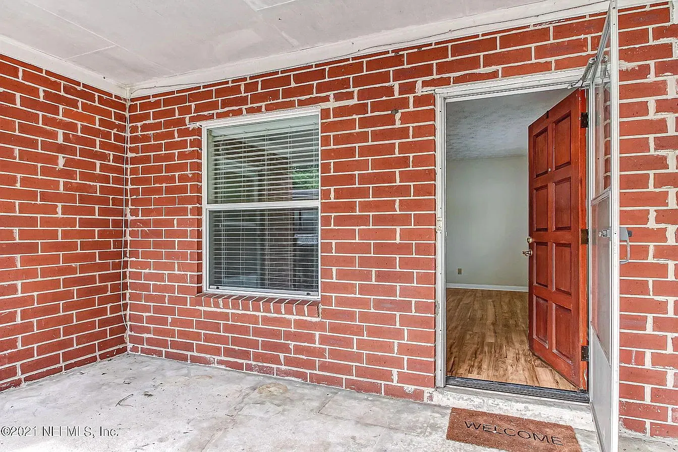 3 bed, 1.0 bath, 1284 sqft, $1,600 — Photo 3