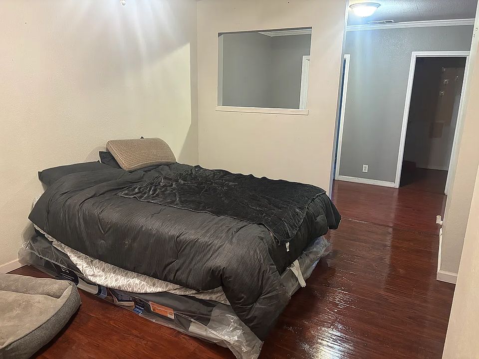 1st image of 2231 W Elmwood Ave