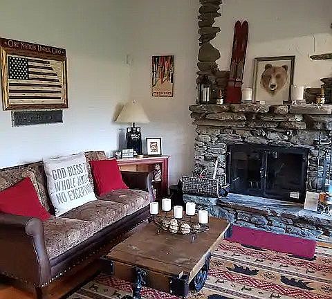 Lr and fireplace