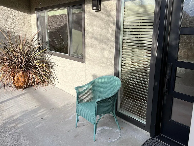 2332 Minor Ave E #8 — Photo 3