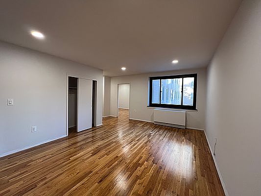 1st image of 284 Mott St APT 4R