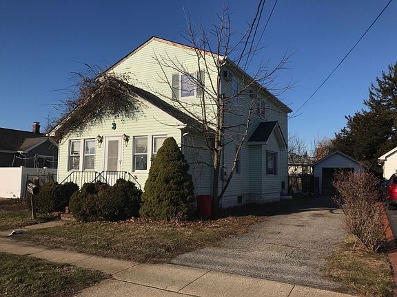 3rd image of 3 Walnut Ave