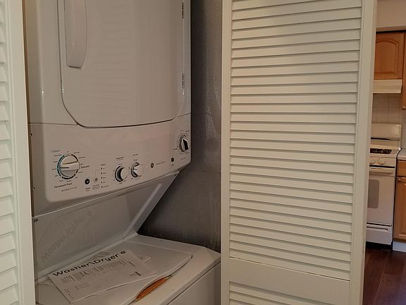 5th image of 449 Lincoln Ave #1