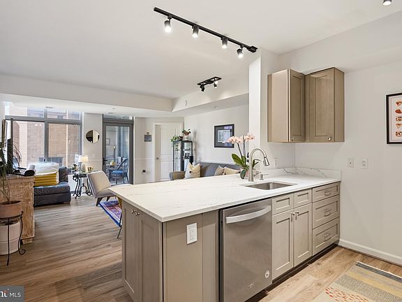 2nd image of 440 L St NW Unit 601