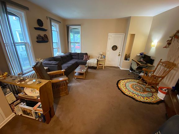 2nd image of 664 Laurel Ave APT 1