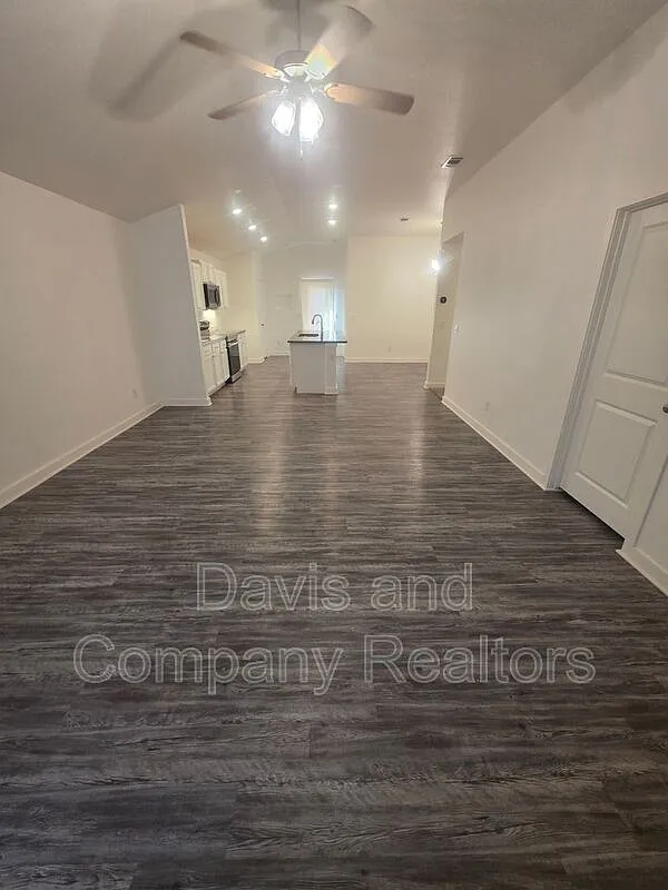 3 bed, 2.0 bath, 1636 sqft, $2,450 — Photo 3