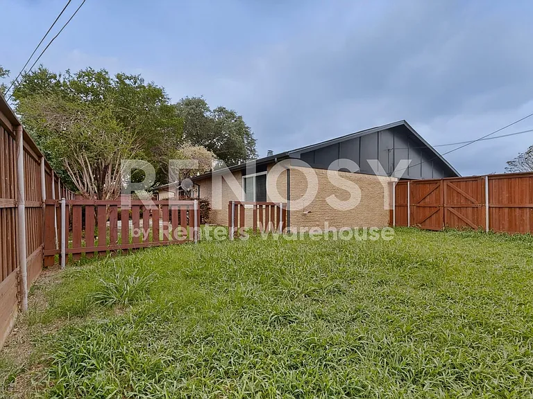 913 Overdowns Dr — Photo 12