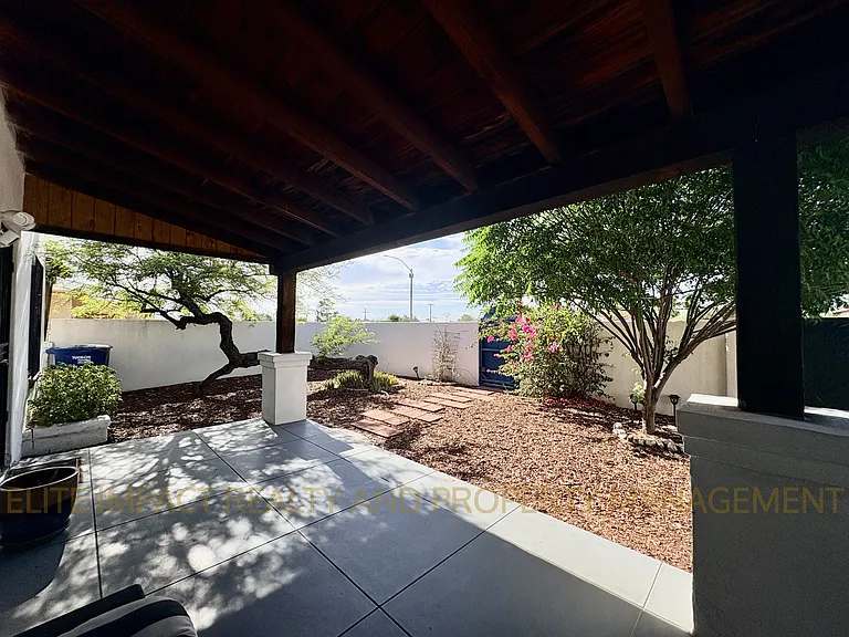1718 E Grant Rd — Photo 5