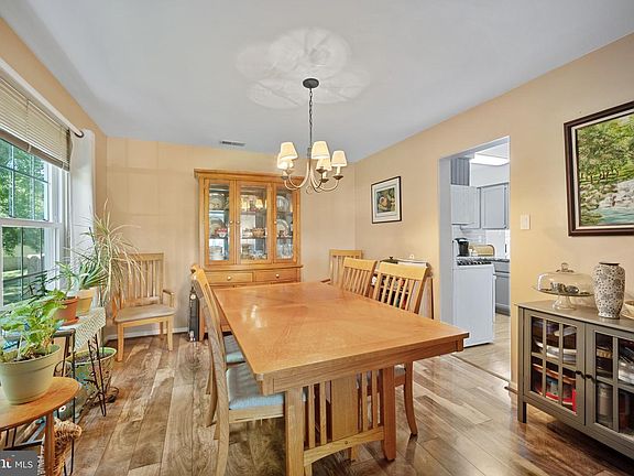 5th image of 46 Laurel Cir
