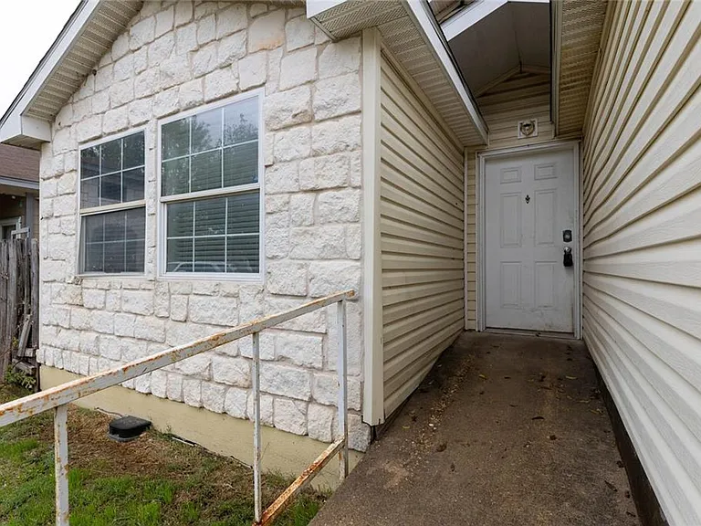 4612 Blue Meadow Dr — Photo 4