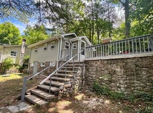 4 Apple Trl, Oak Ridge, NJ 07438