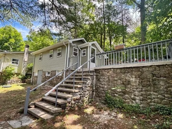4 Apple Trl, Oak Ridge, NJ 07438