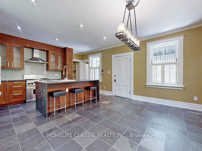 104 John St — Photo 11