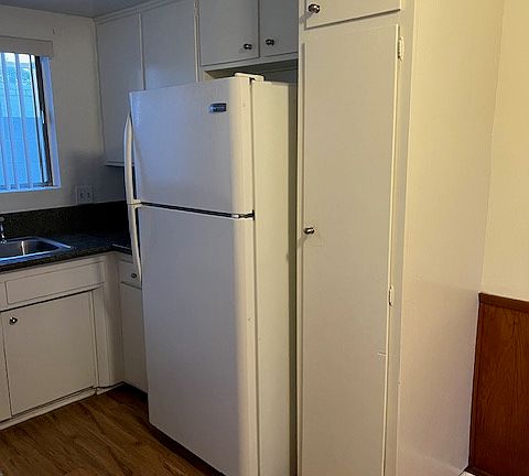 5th image of 328 E Chestnut St APT 1