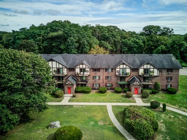 Royal Crest Warwick, 42 Cedar Pond Dr #13-03, Warwick, RI 02886