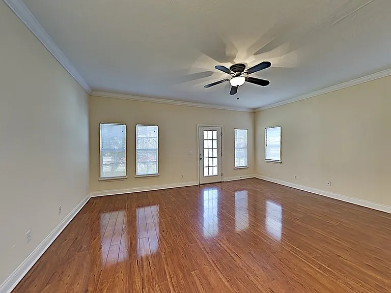 1210 Catherine St — Photo 7