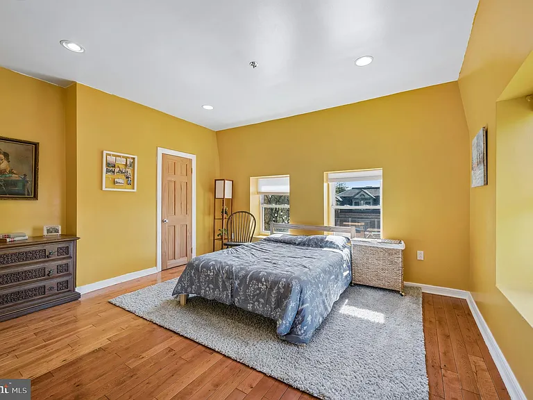 229 W Hansberry St — Photo 28