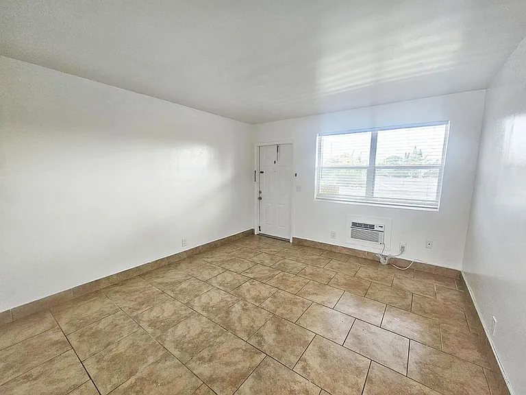 2915 Broadway — Photo 7