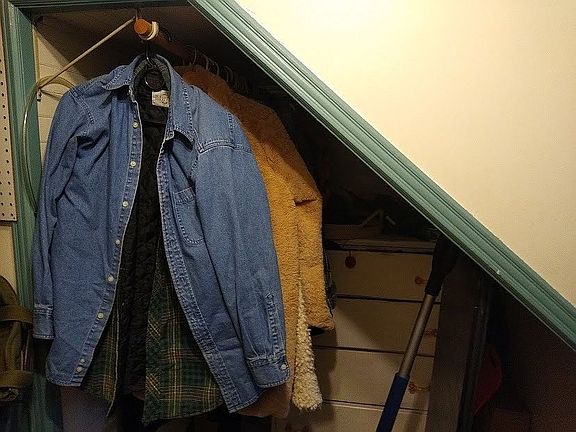 Entryway closet