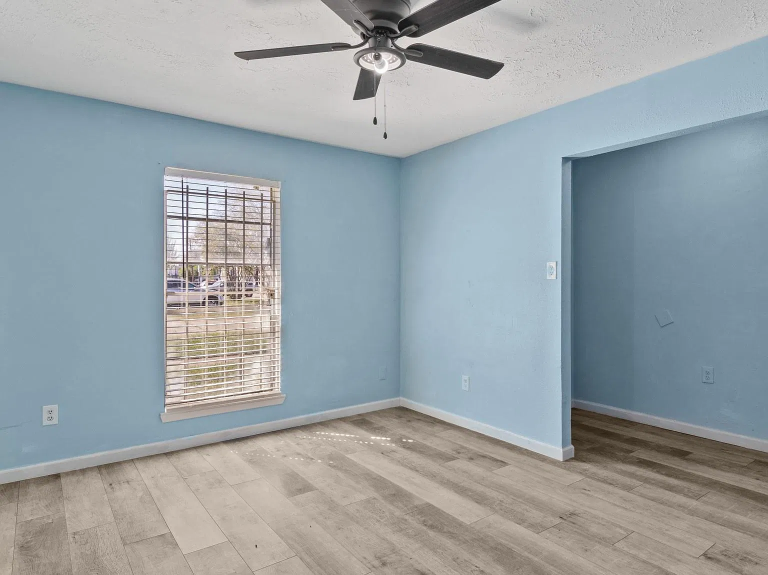 2 bed, 1.0 bath, 1136 sqft, $1,150 — Photo 4