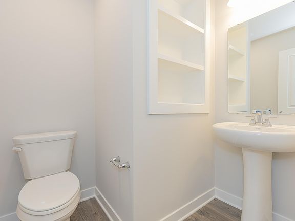 5th image of 4699 Chelmsford Dr
