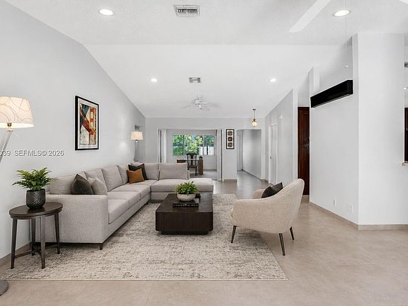 5th image of 1541 SW 102nd Ter