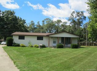 2131 Ormond Rd, White Lake, MI 48383