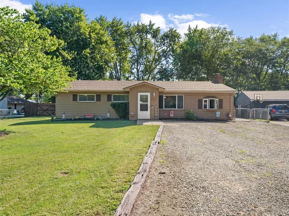 2029 Garden Ct, Ypsilanti, MI 48198