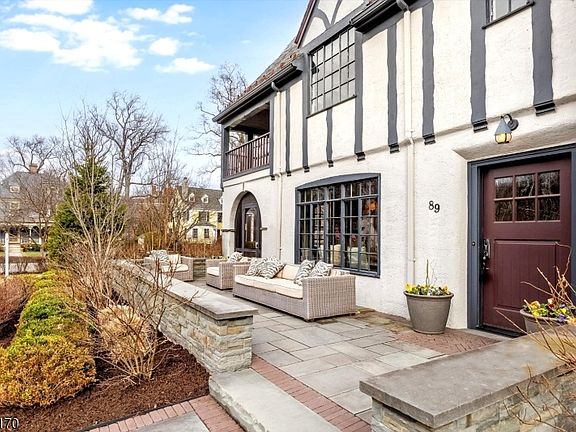 3rd image of 89 Douglas Rd