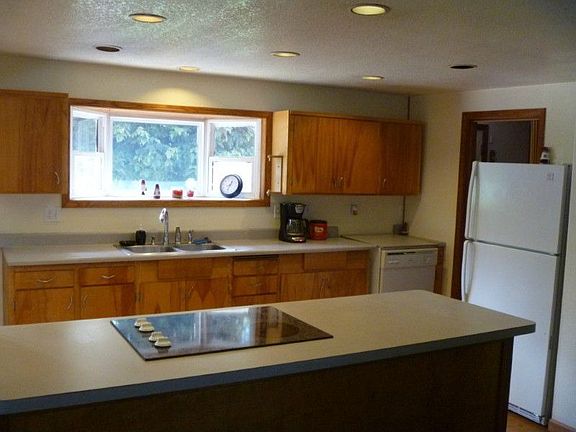 The cook top island makes preparing dinner for large groups easy with all the additional counter space. All appliances stay.