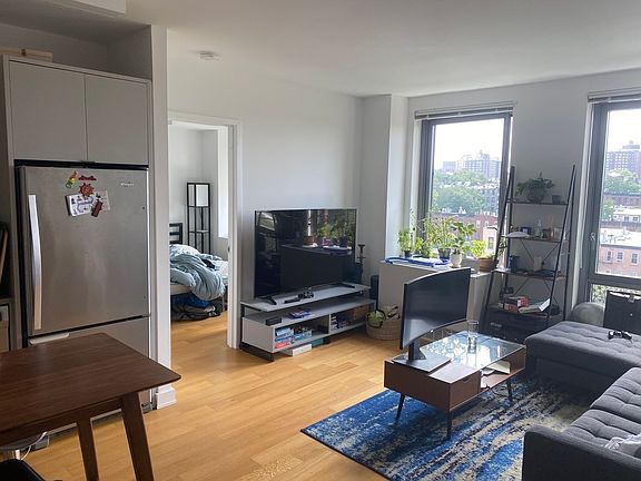 5th image of 535 Carlton Ave APT 716