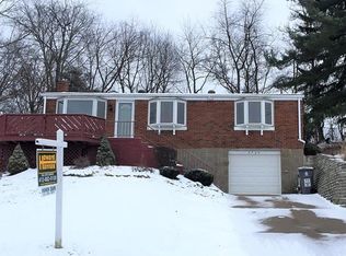 2735 Locust Dr, Pittsburgh, PA 15241