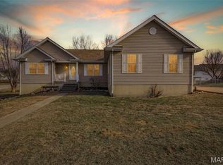 61 Swan Ln, Farmington, MO 63640