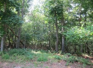 17 Bishops Ct, Southampton, NY 11968